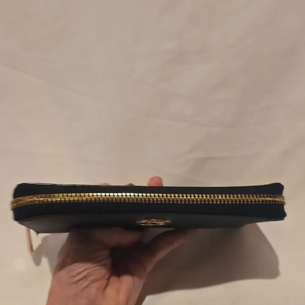 Michael Kors Black Wallet with Gold Logo - Picture 11 of 13